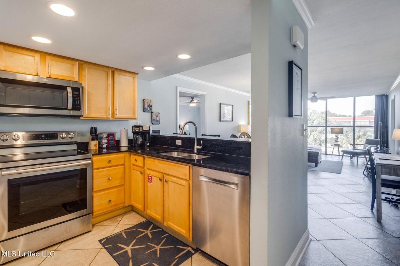 2046 Beach Blvd - Photo 6 of 24