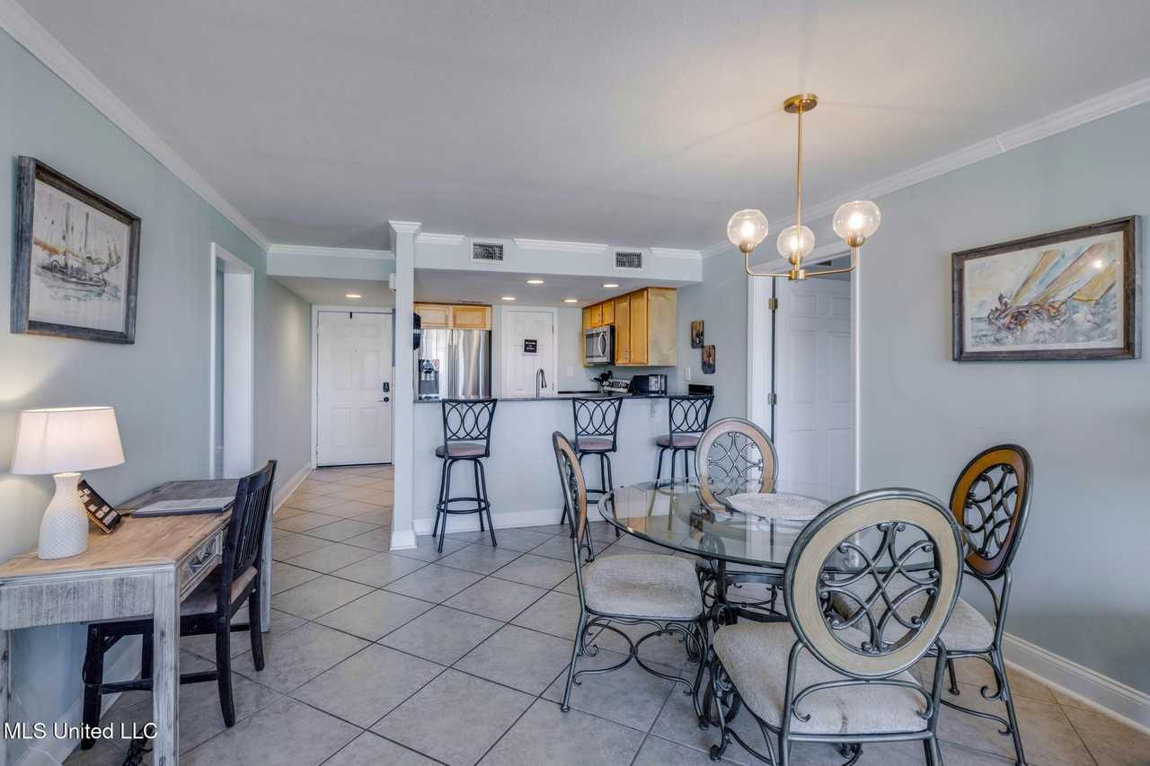 2046 Beach Blvd - Photo 7 of 24