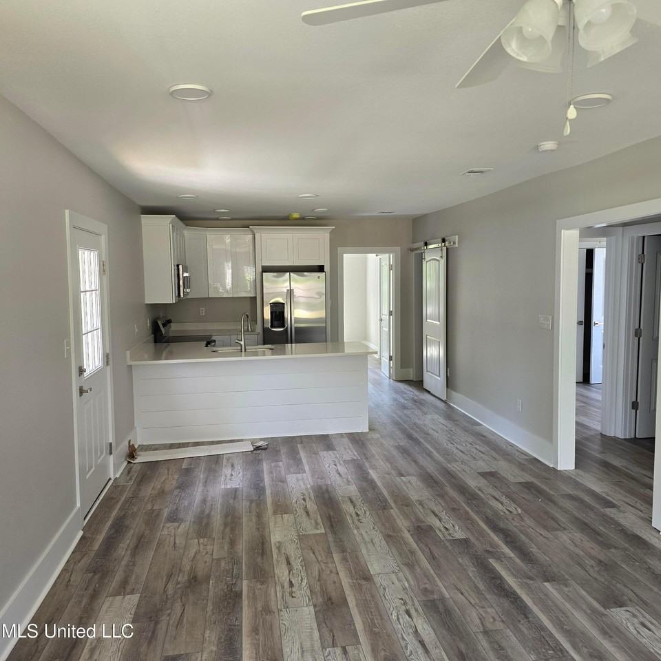 246 Bohn St - Photo 2 of 8