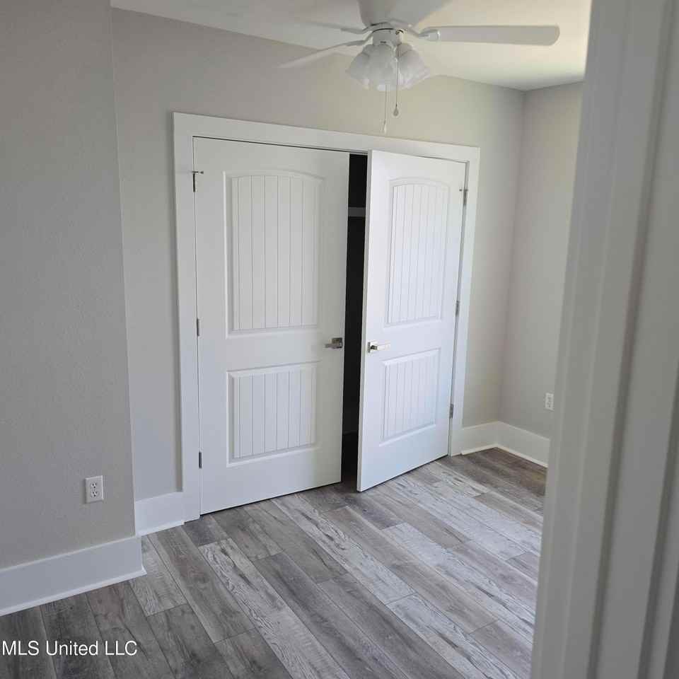 246 Bohn St - Photo 3 of 8