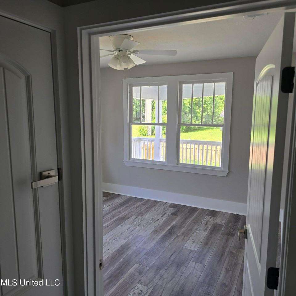 246 Bohn St - Photo 5 of 8