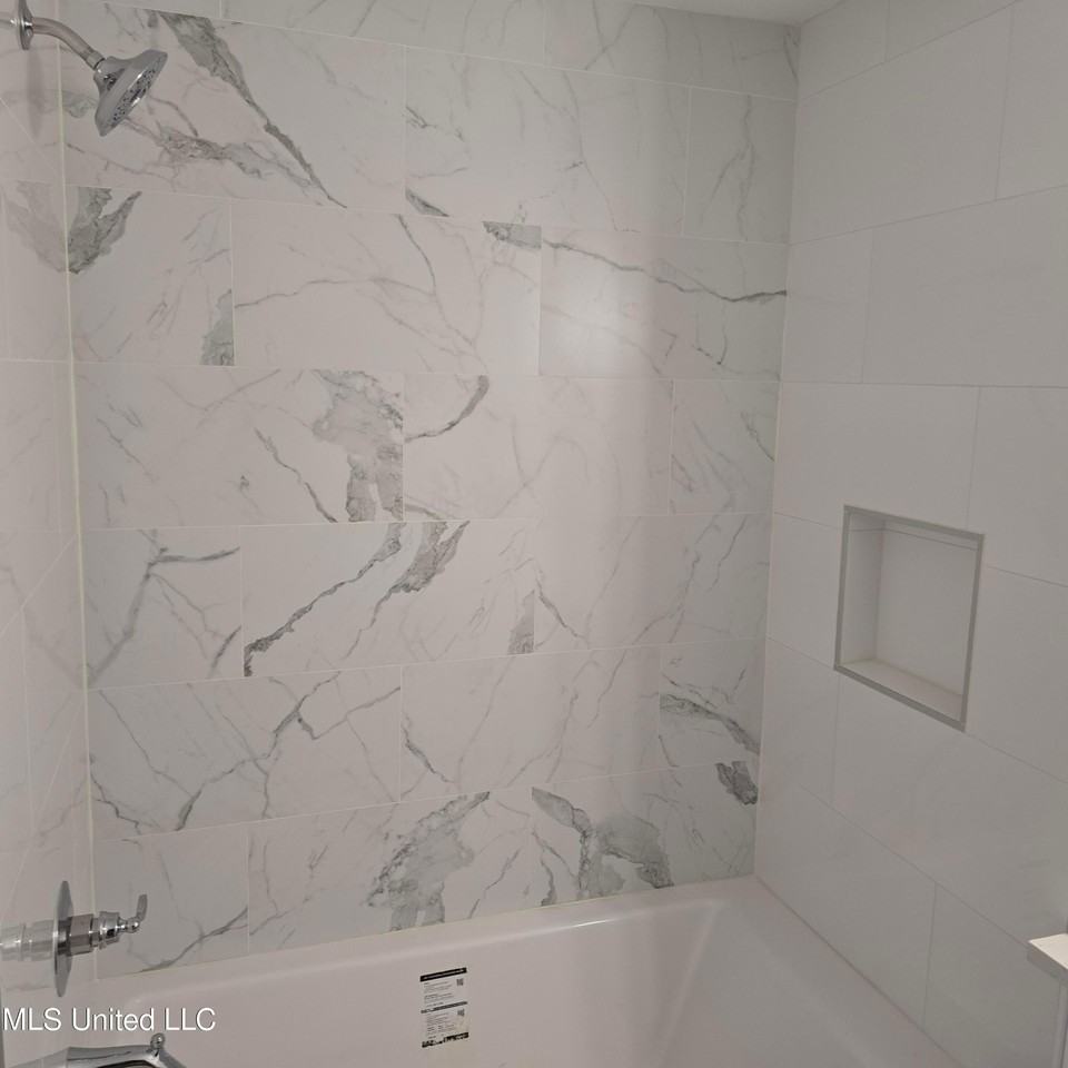 246 Bohn St - Photo 6 of 8