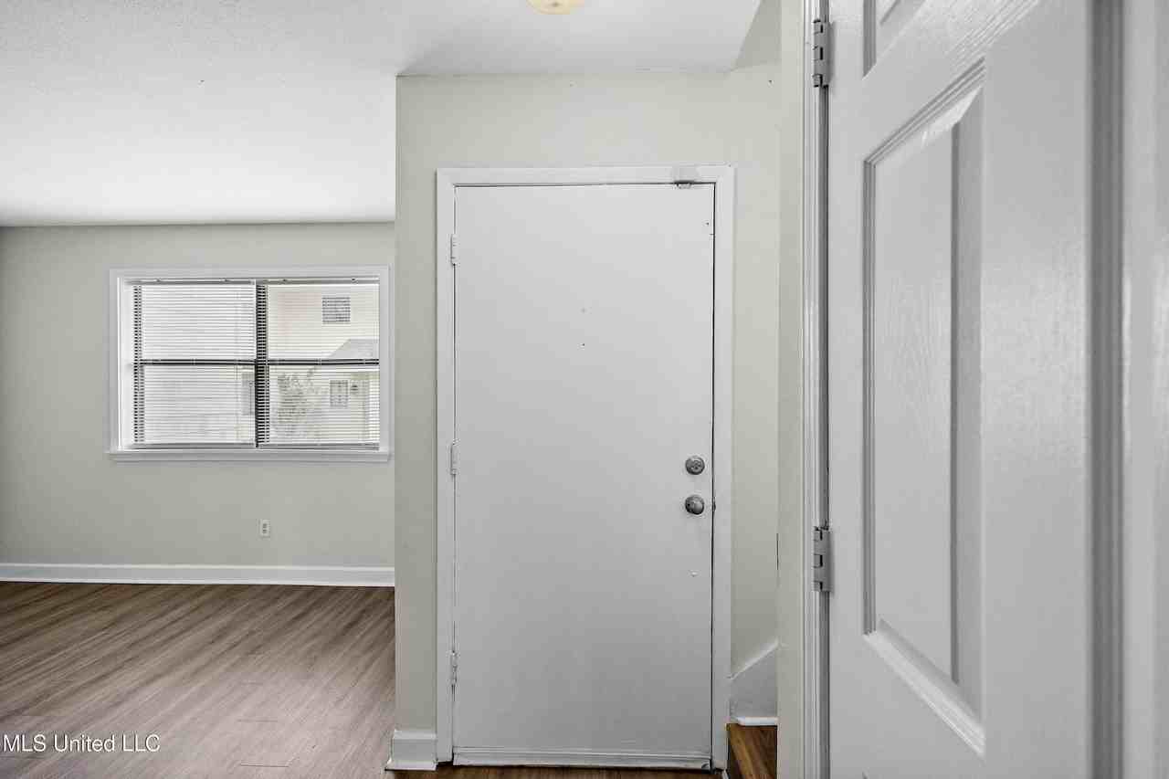 1013 Windrose Dr - Photo 5 of 20