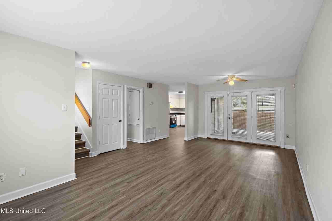 1013 Windrose Dr - Photo 7 of 20