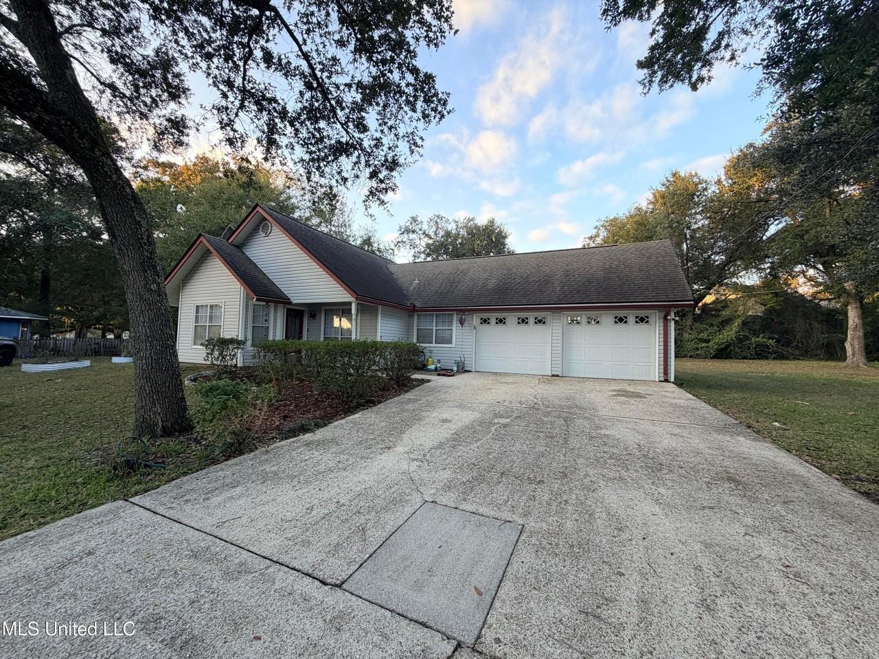 566 Ahuawa Pl - Photo 2 of 21