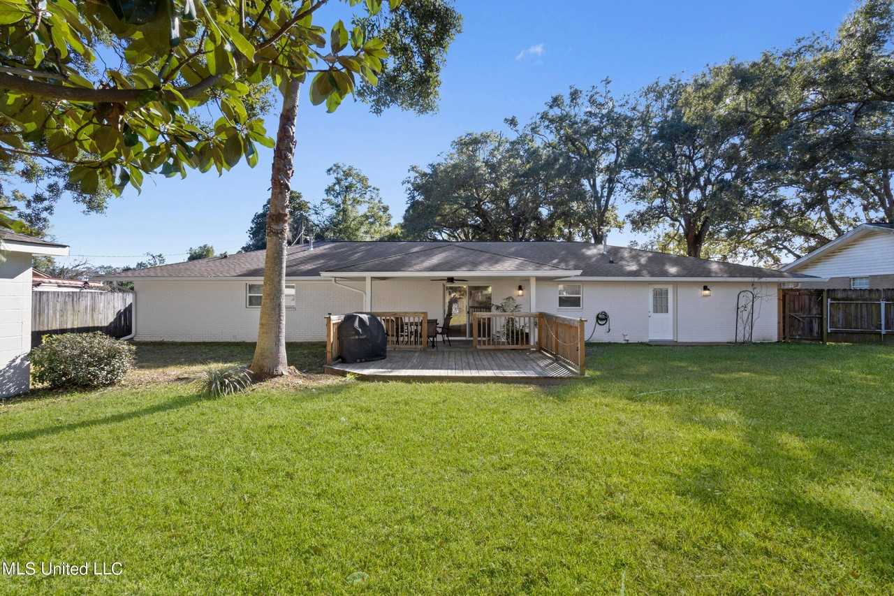 1056 Cherokee St - Photo 2 of 28