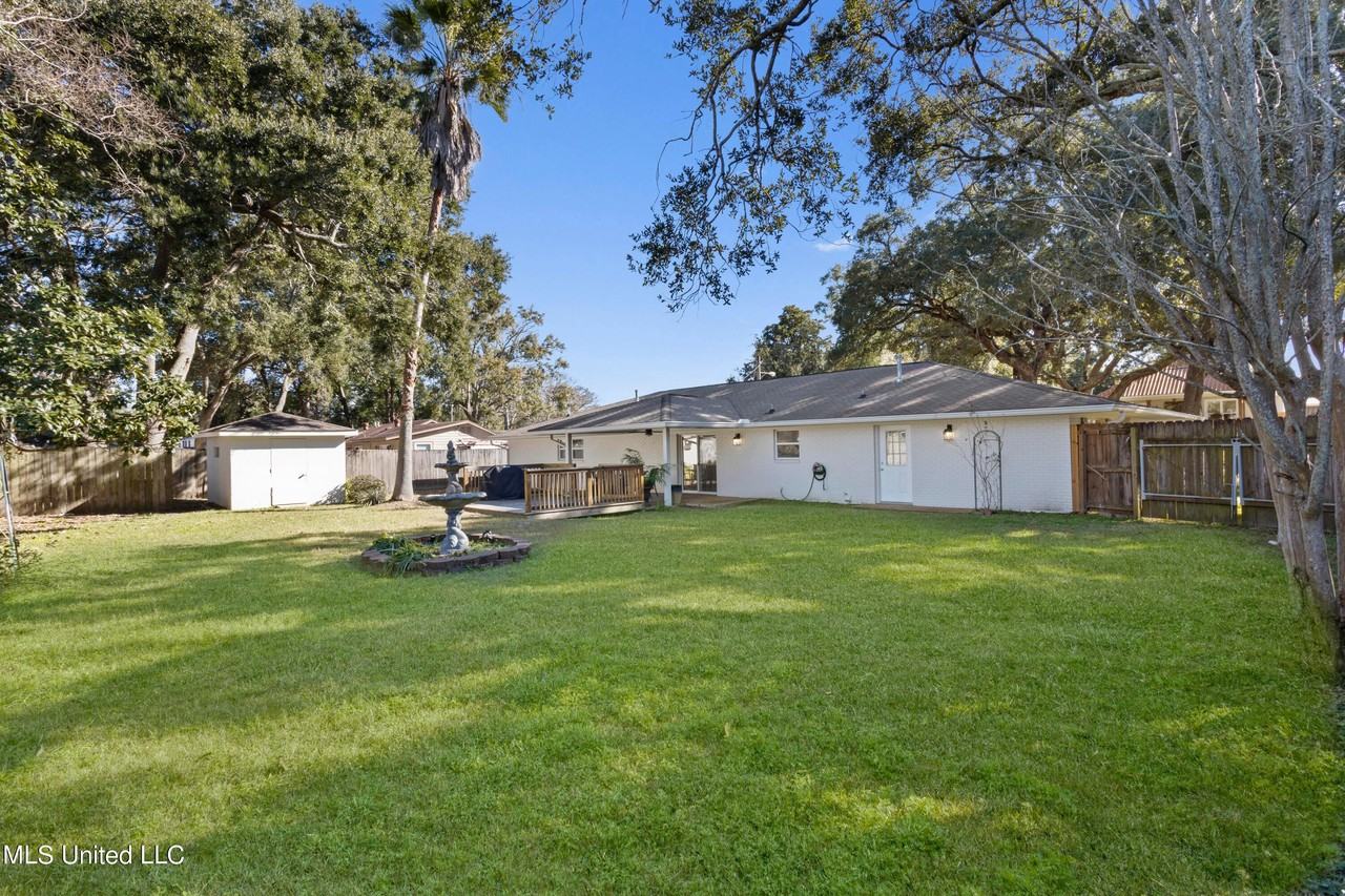 1056 Cherokee St - Photo 4 of 28