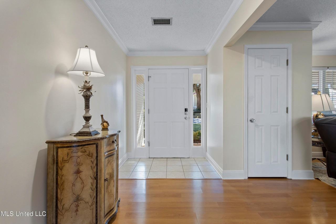 1056 Cherokee St - Photo 5 of 28