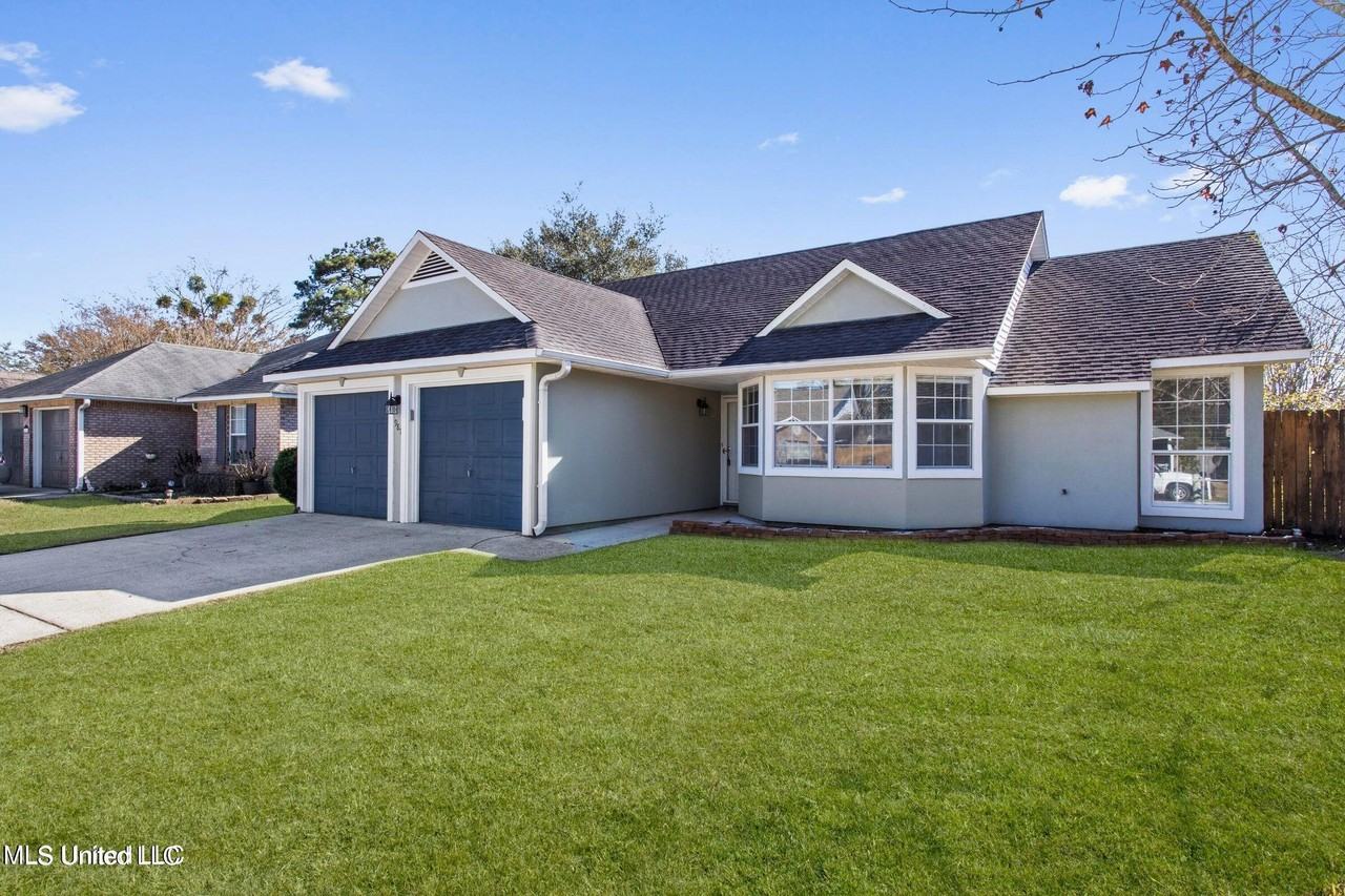 987 Bluff Rdg - Photo 2 of 27