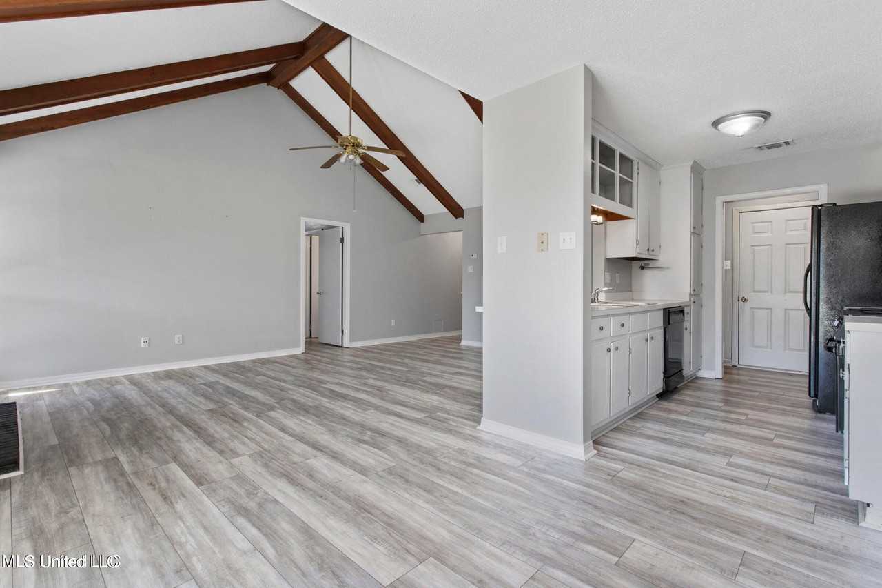 987 Bluff Rdg - Photo 5 of 27