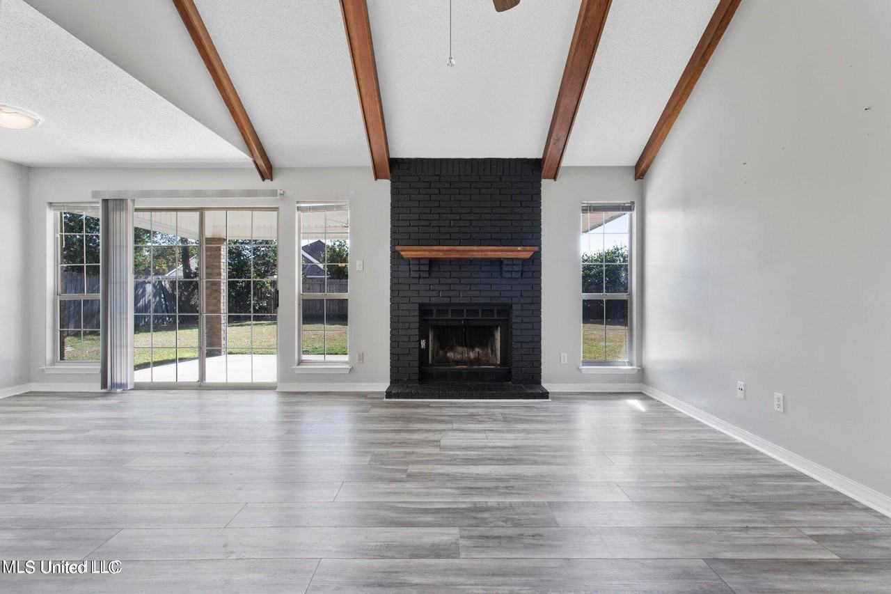 987 Bluff Rdg - Photo 6 of 27