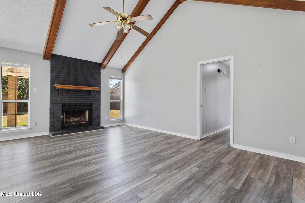 987 Bluff Rdg - Photo 7 of 27