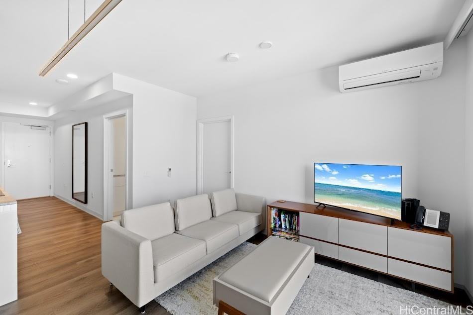 987 Queen St #3605 - Photo 3 of 13