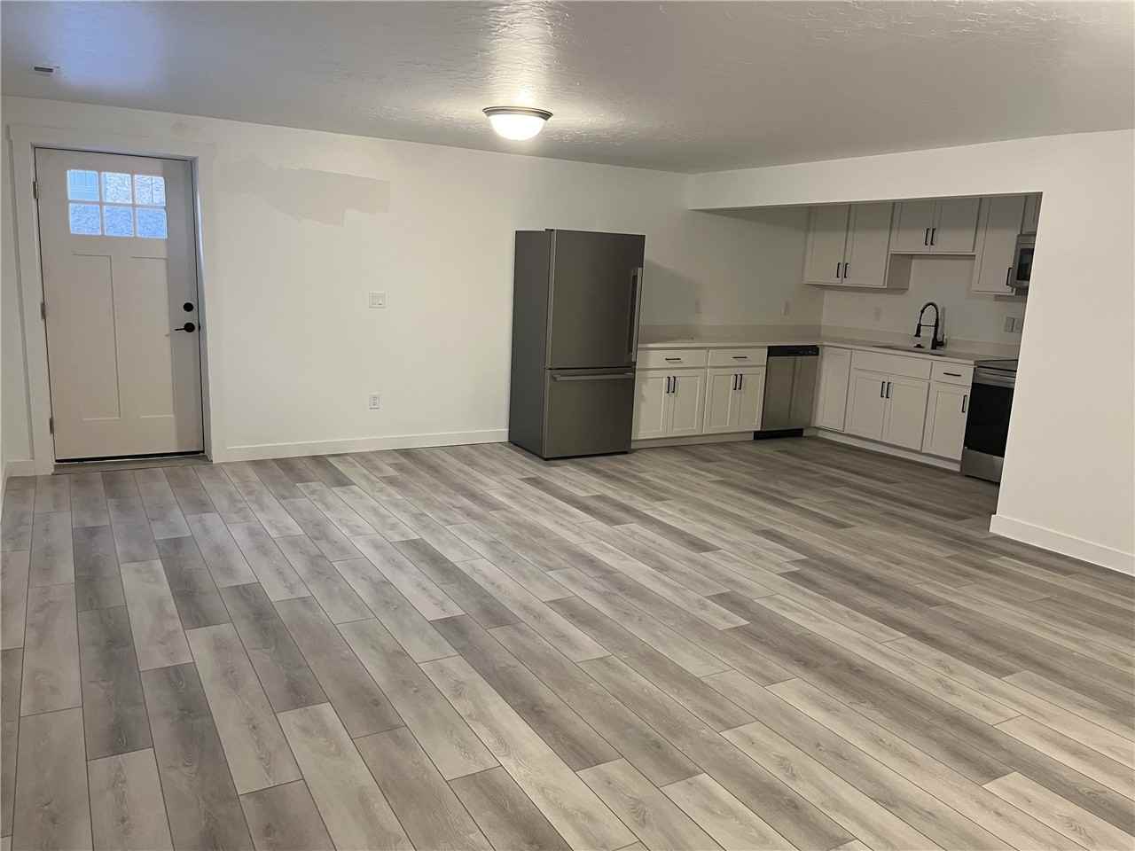 550 W Parkway Dr - Photo 4 of 13