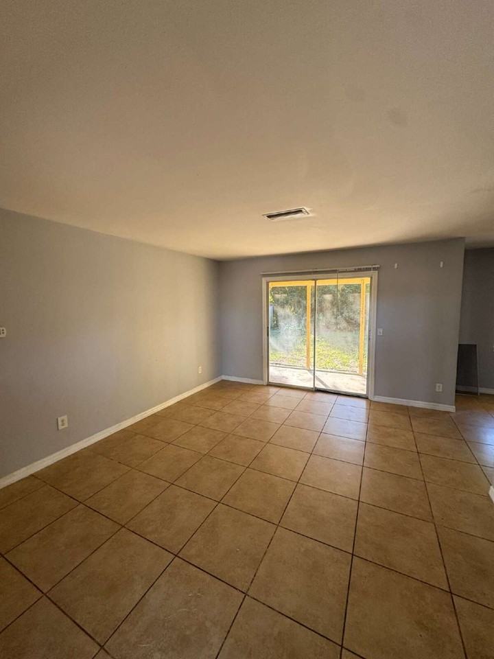 301 Hickory Ln - Photo 2 of 21