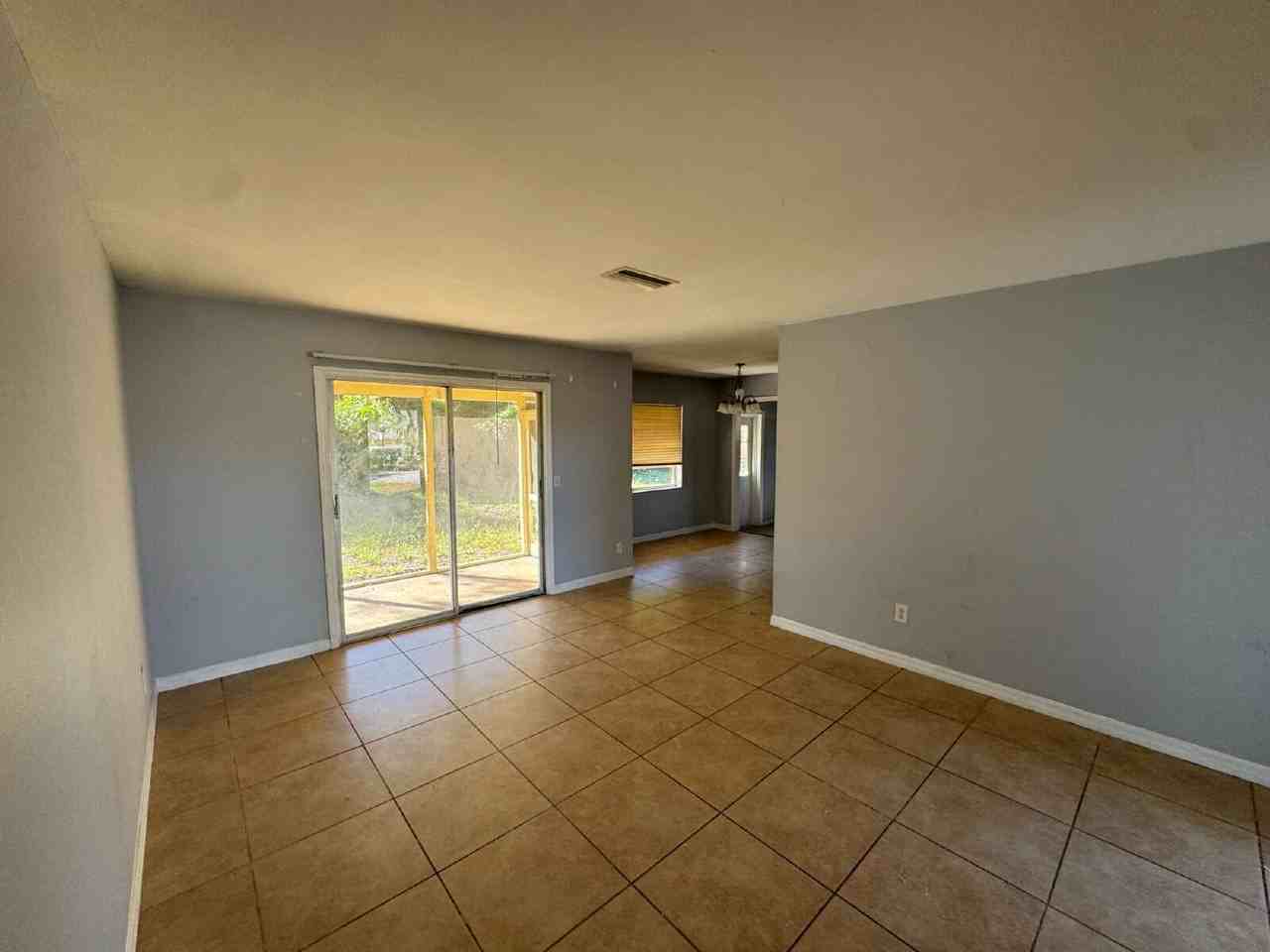 301 Hickory Ln - Photo 3 of 21