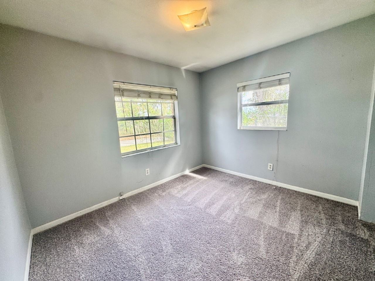 301 Hickory Ln - Photo 7 of 21