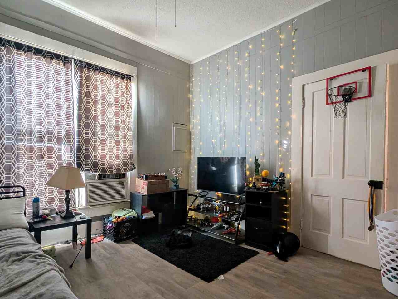 309 Elm St - Photo 5 of 8