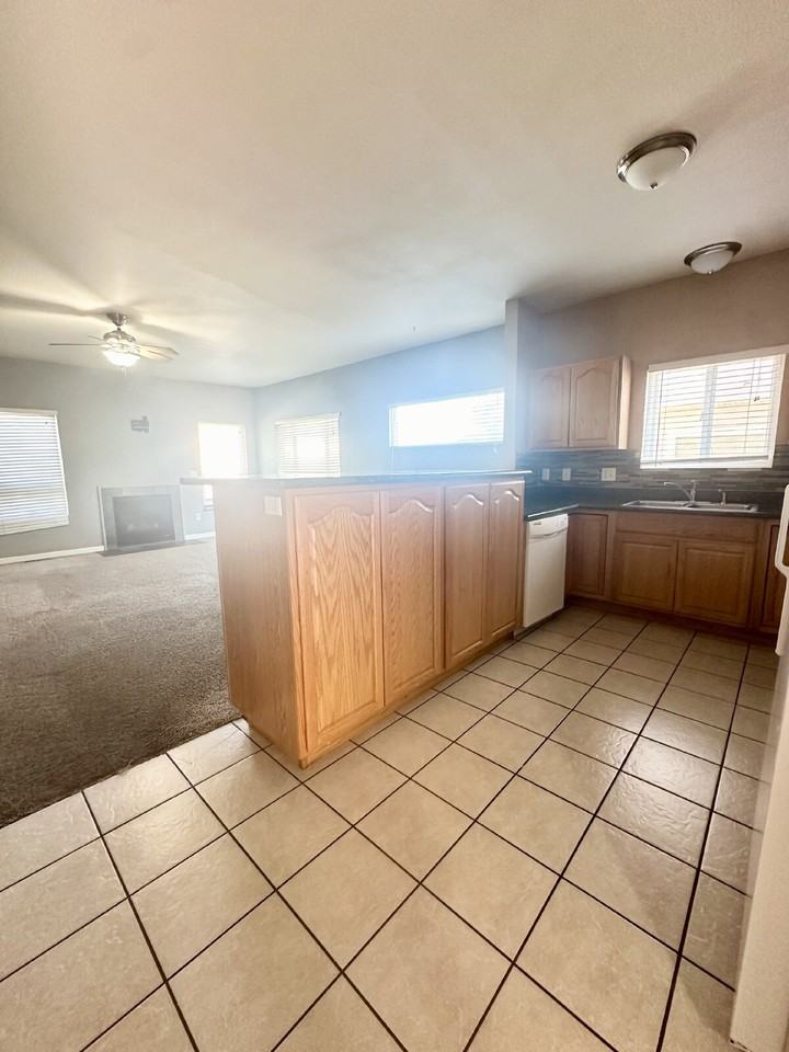 3612 Rock Springs St - Photo 5 of 17