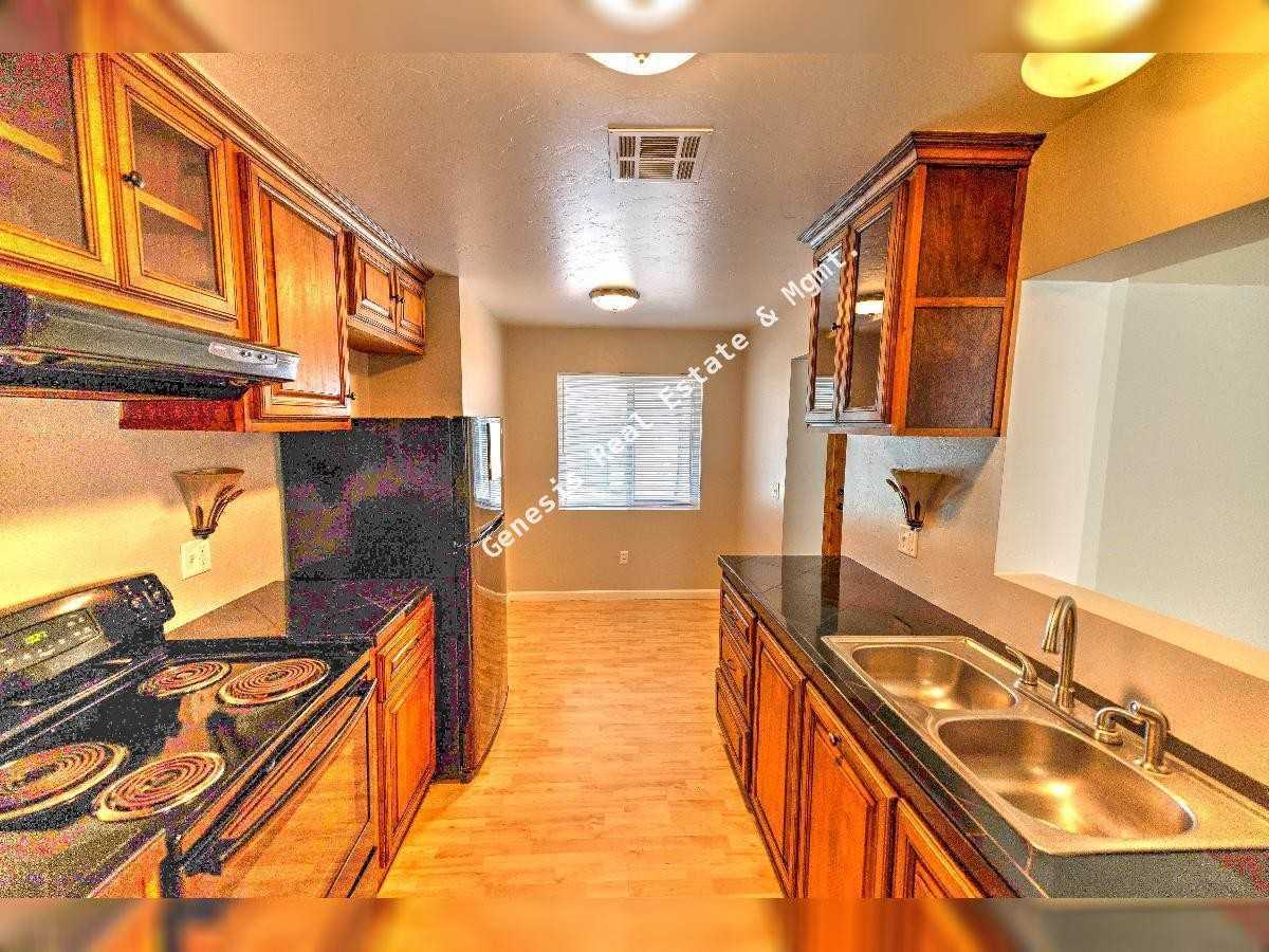 709 E Smoot Dr - Photo 3 of 30