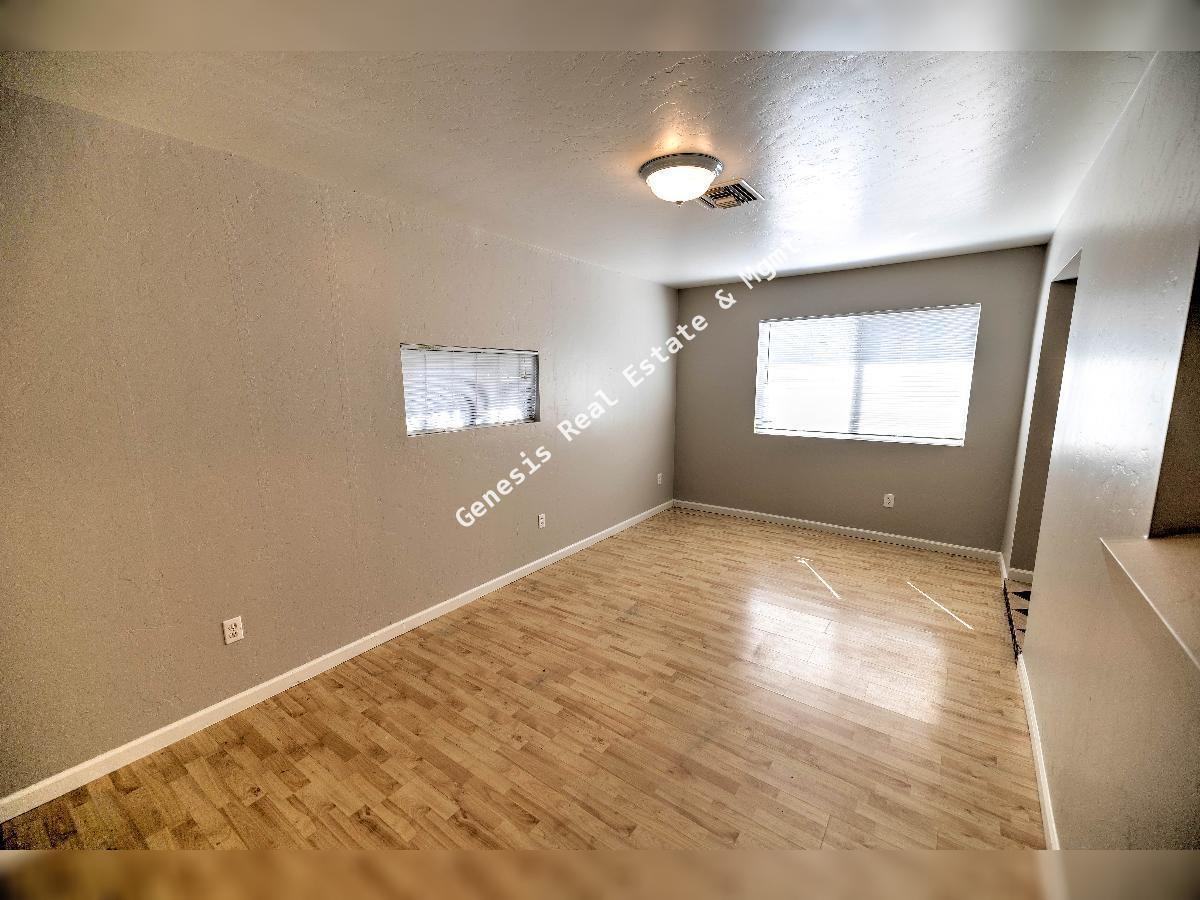 709 E Smoot Dr - Photo 6 of 30