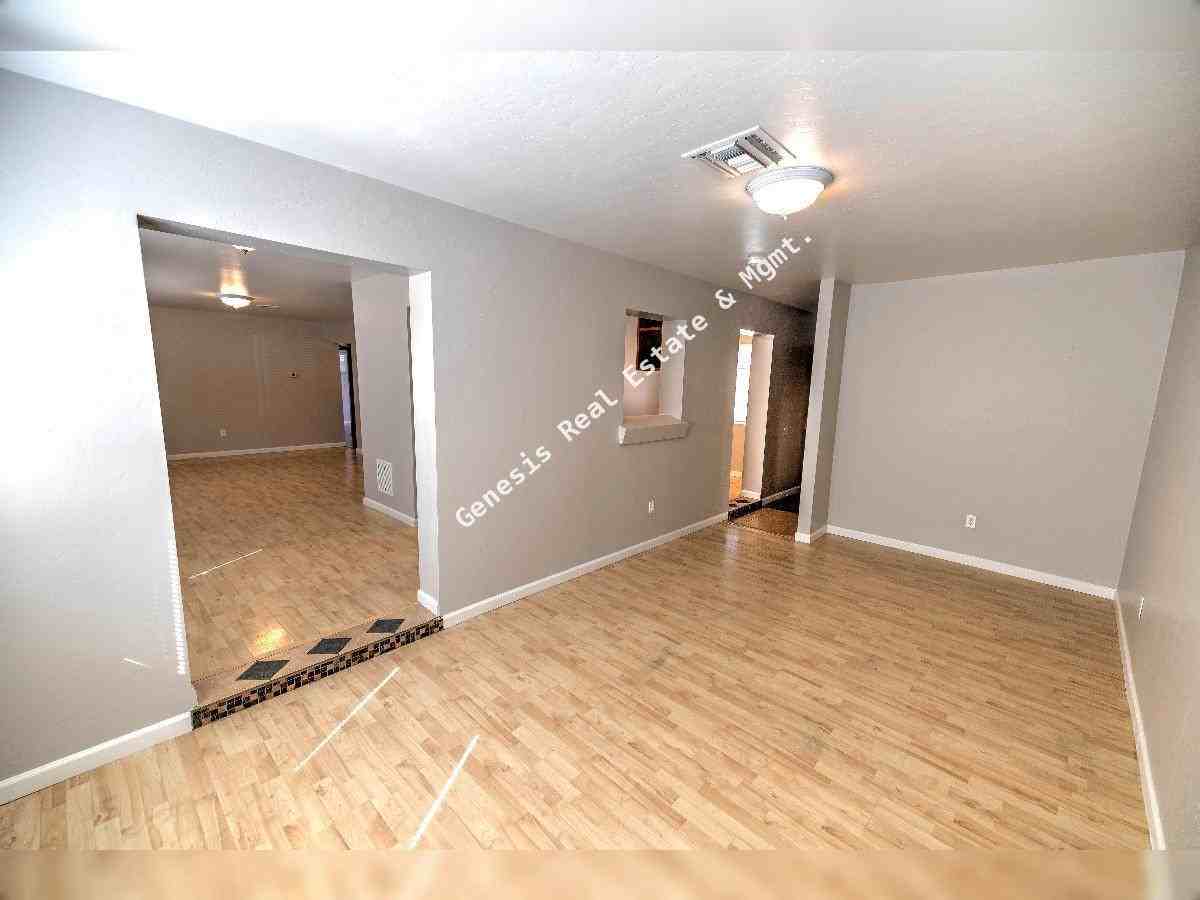 709 E Smoot Dr - Photo 7 of 30