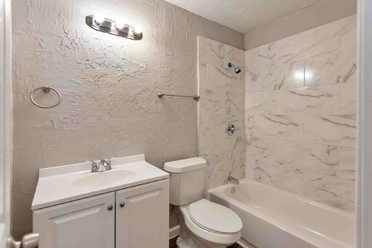 2038 Evergreen St - Photo 5 of 15