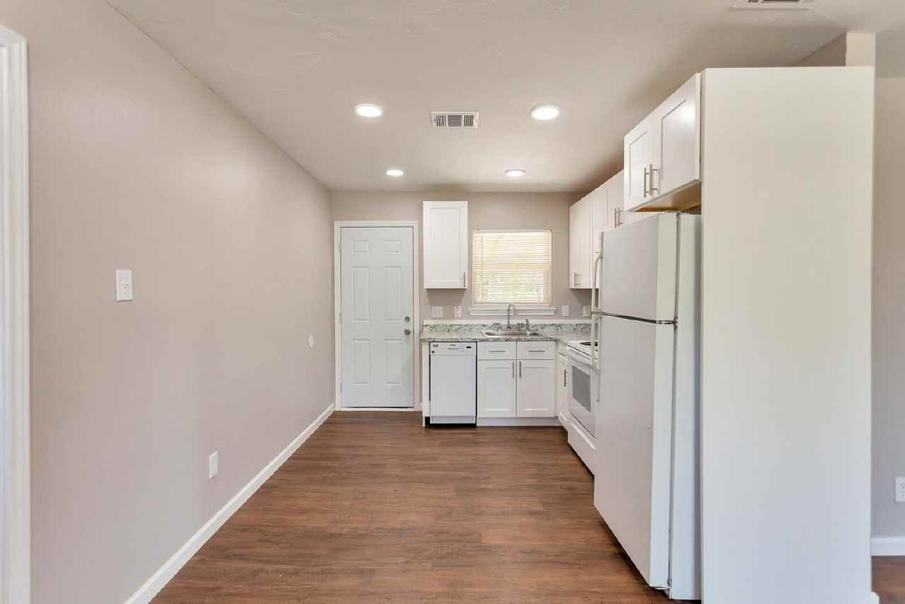 2038 Evergreen St - Photo 7 of 15