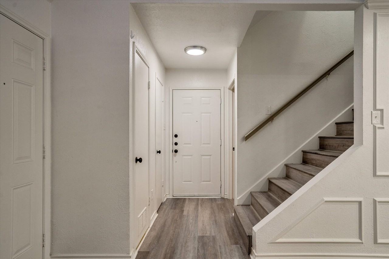 3302 Sara Dr - Photo 2 of 20