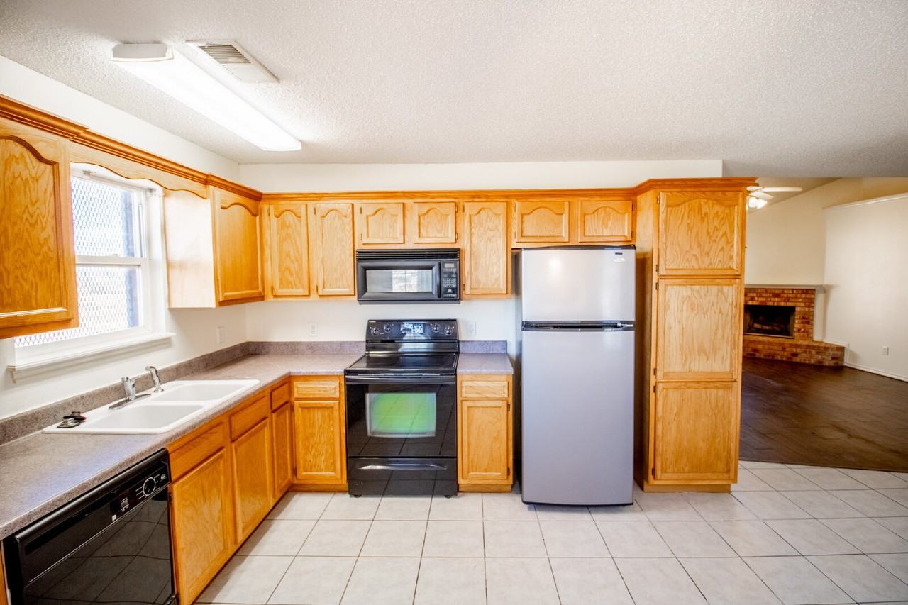 10601 Canton Ave - Photo 5 of 14