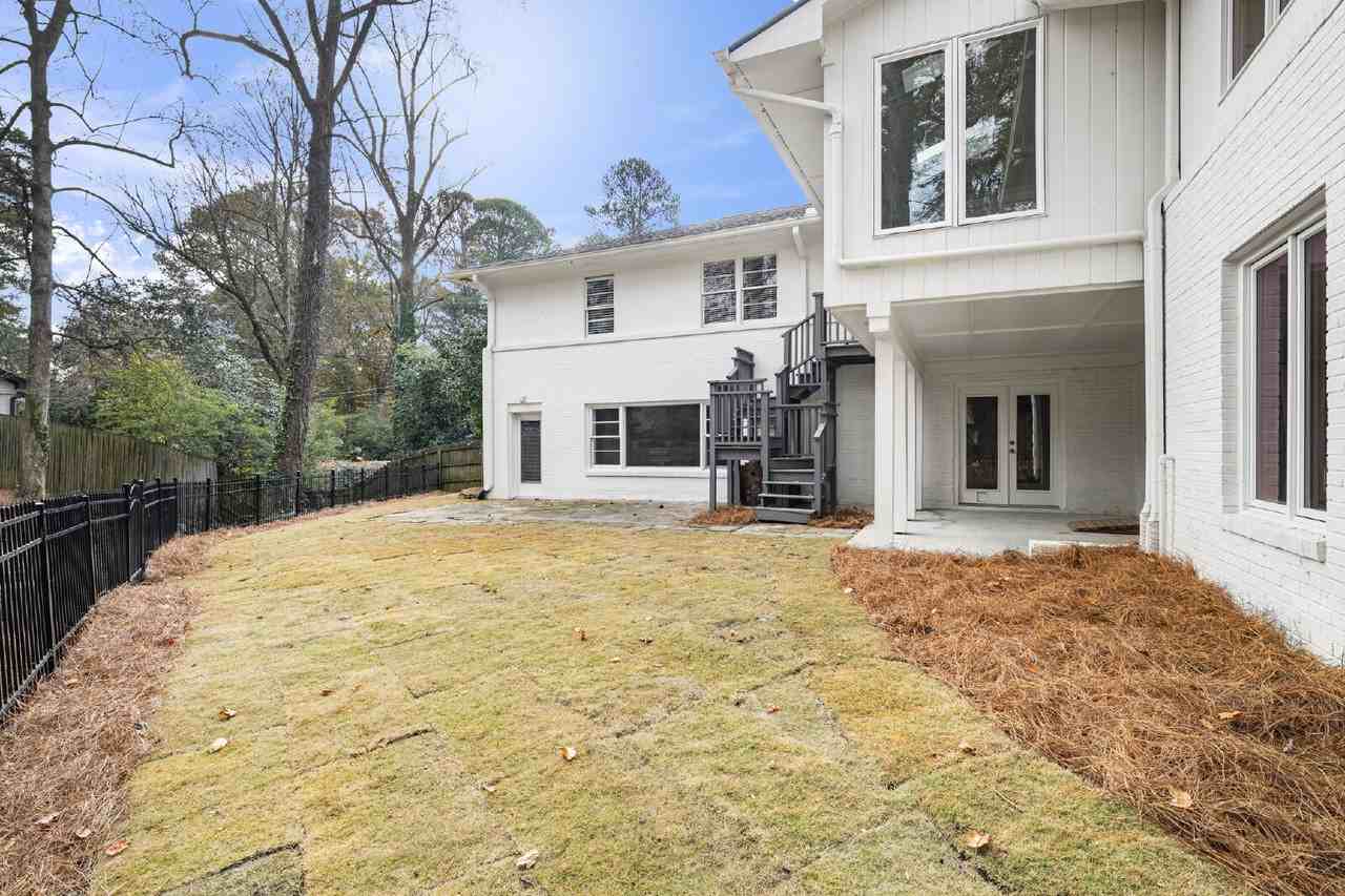 2222 Tanglewood Rd - Photo 7 of 50