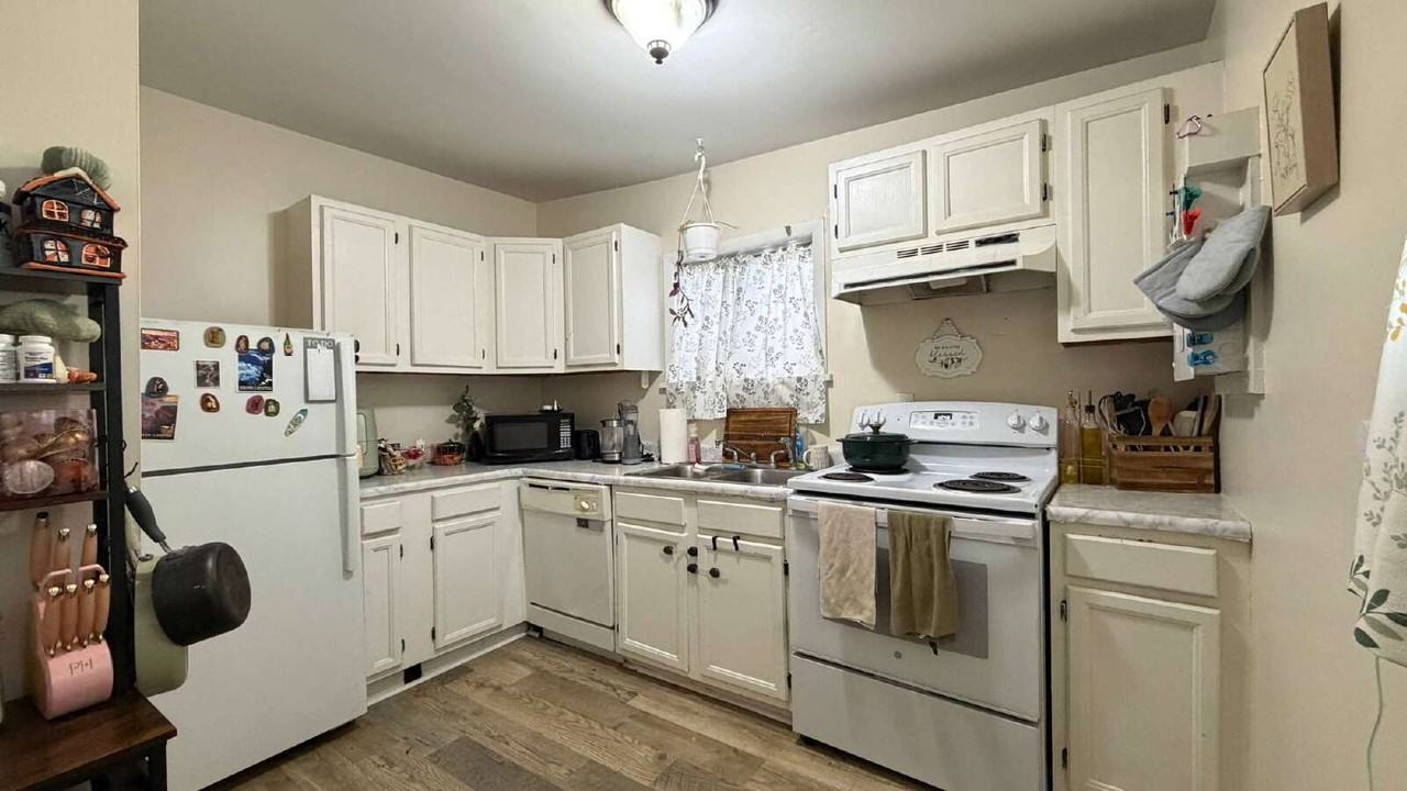 92 W Main St - Photo 6 of 9