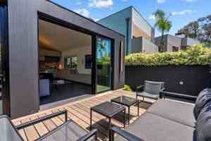 featured image of 1527 Cabrillo Ave