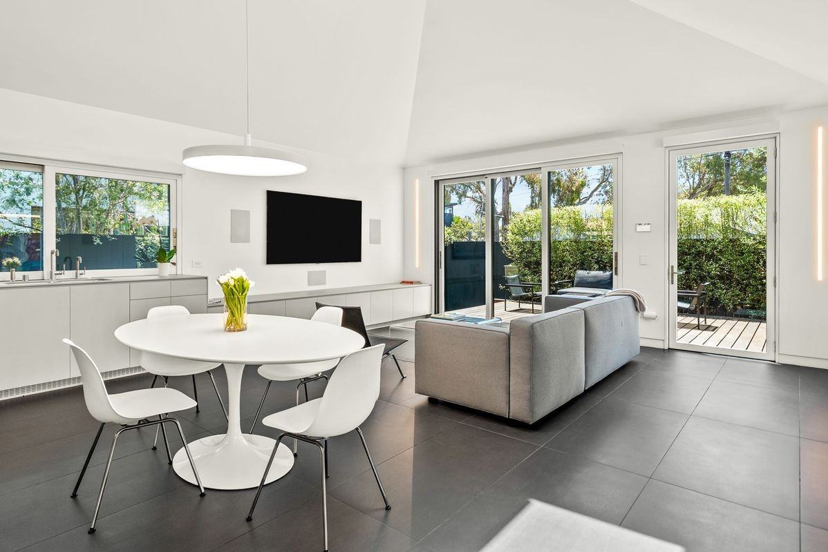 1527 Cabrillo Ave - Photo 4 of 8