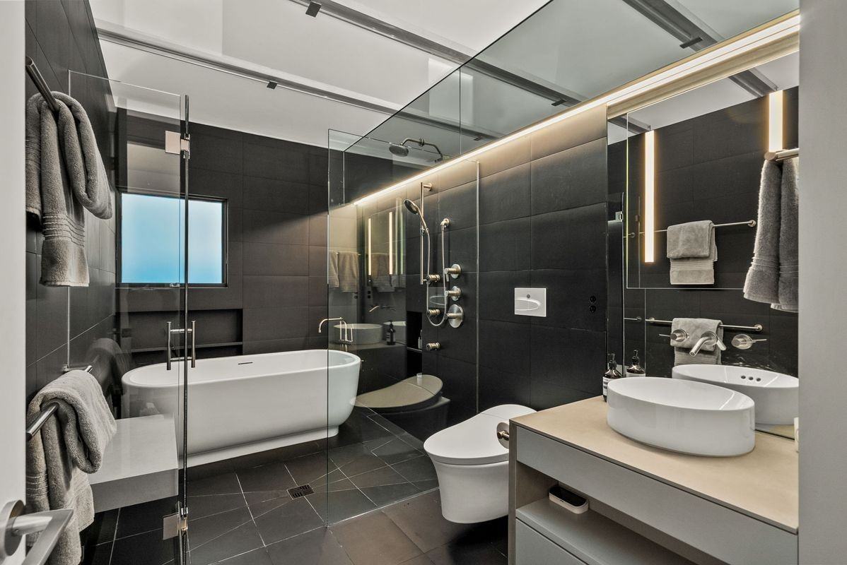 1527 Cabrillo Ave - Photo 5 of 8