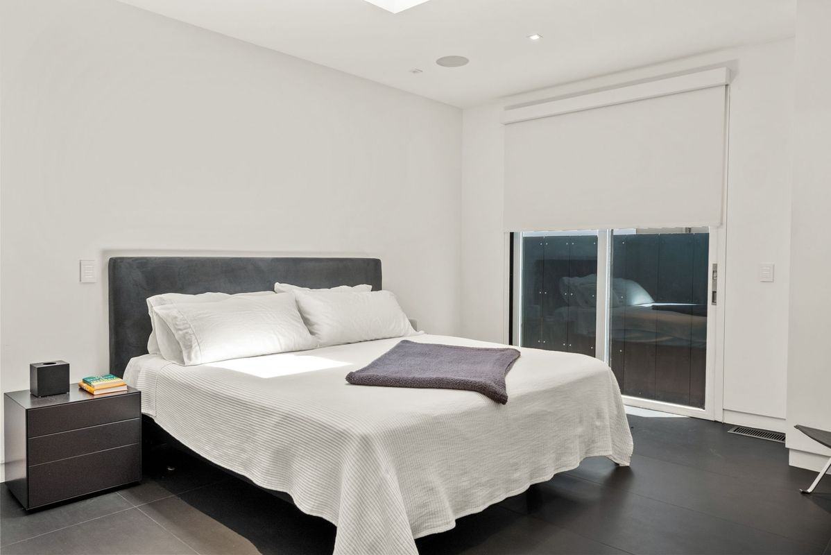 1527 Cabrillo Ave - Photo 6 of 8