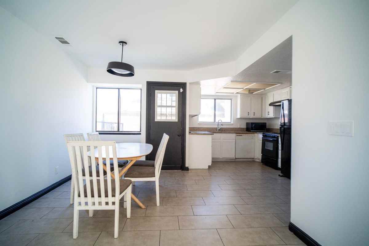 837 Sunrise Ct - Photo 5 of 19