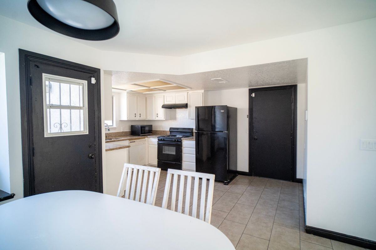 837 Sunrise Ct - Photo 6 of 19