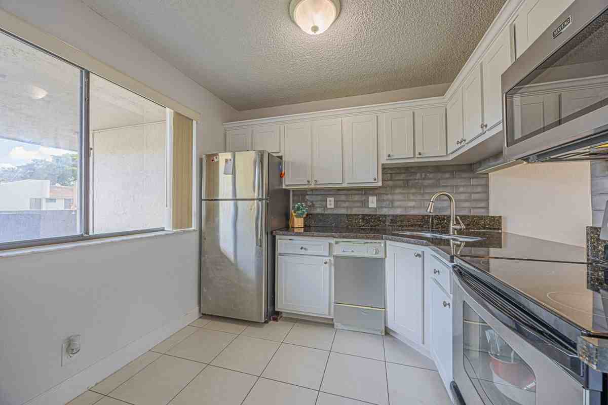 9541 Sw 1st Ct - Photo 4 of 28