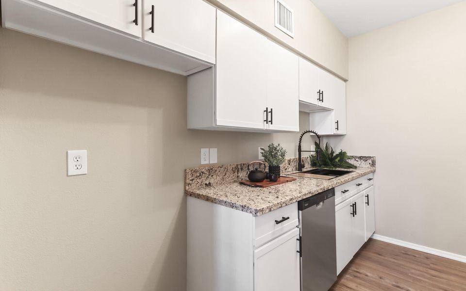 5500 N Valley View Rd ##211 - Photo 2 of 21