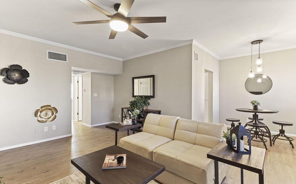 5500 N Valley View Rd ##211 - Photo 7 of 21