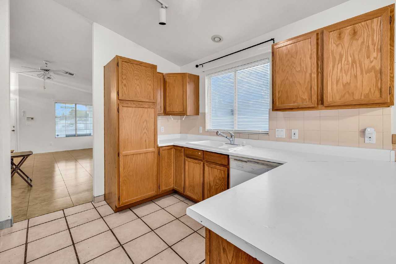 8352 Pendragon Cir - Photo 7 of 24