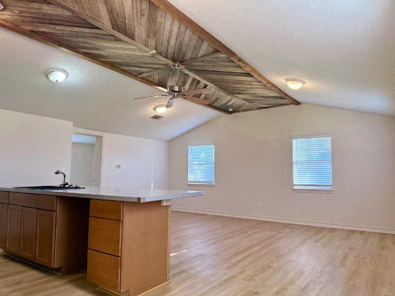 3607 Gary Ave - Photo 7 of 26