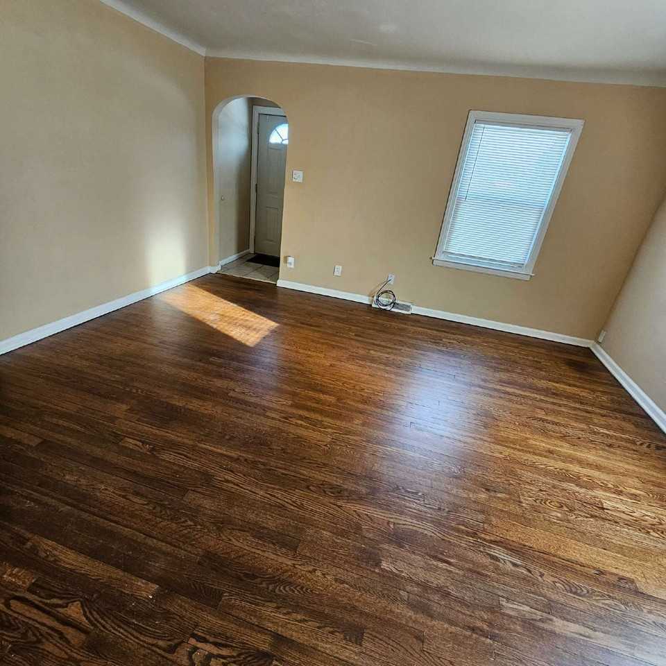 28303 Essex St - Photo 2 of 11