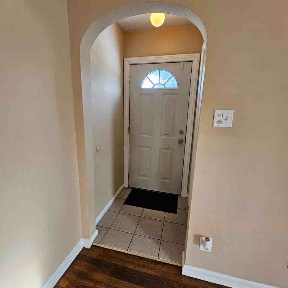 28303 Essex St - Photo 3 of 11