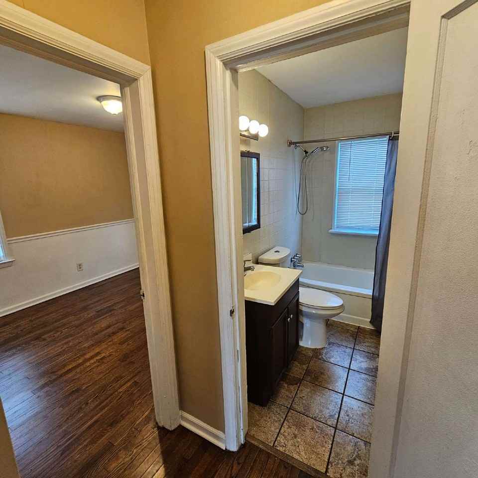 28303 Essex St - Photo 6 of 11