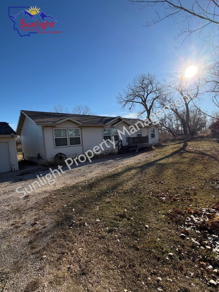 2390 Us Highway 310 - Photo 2 of 20