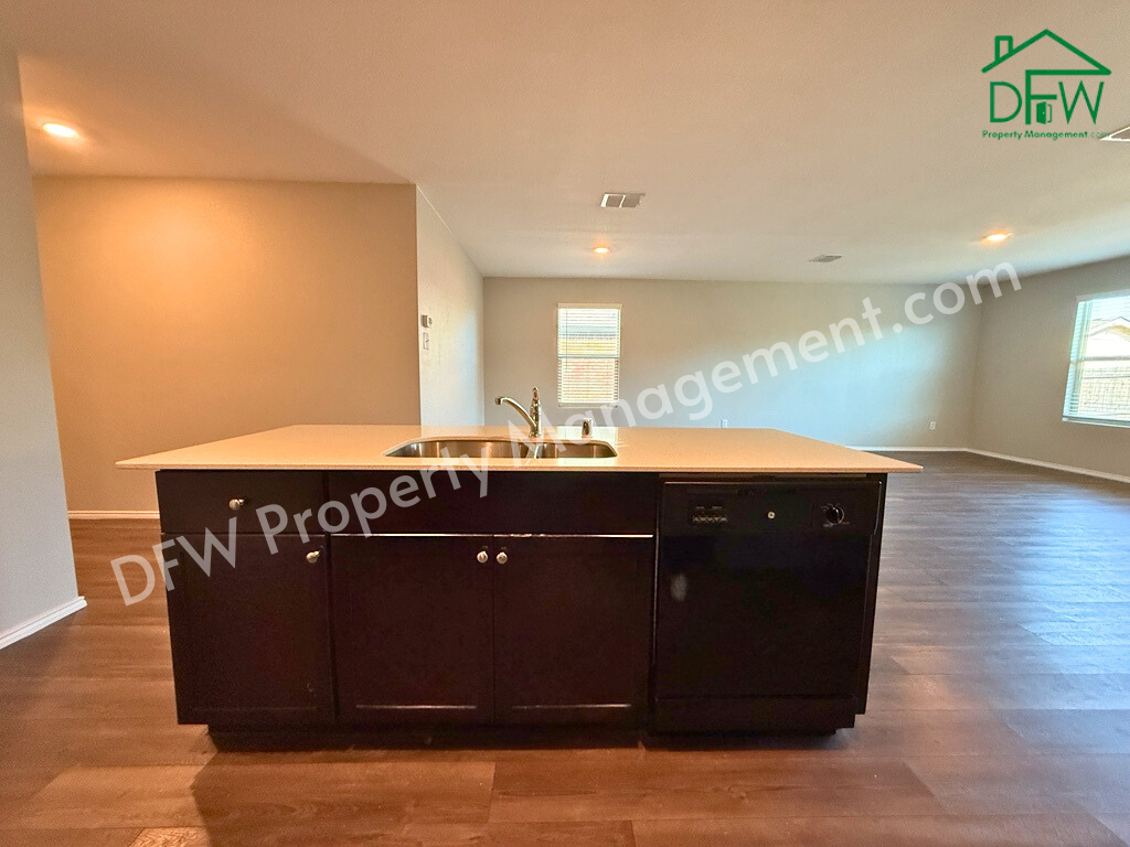 413 Everglades St - Photo 5 of 39