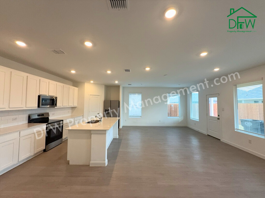 537 Mill Trace Way - Photo 3 of 40