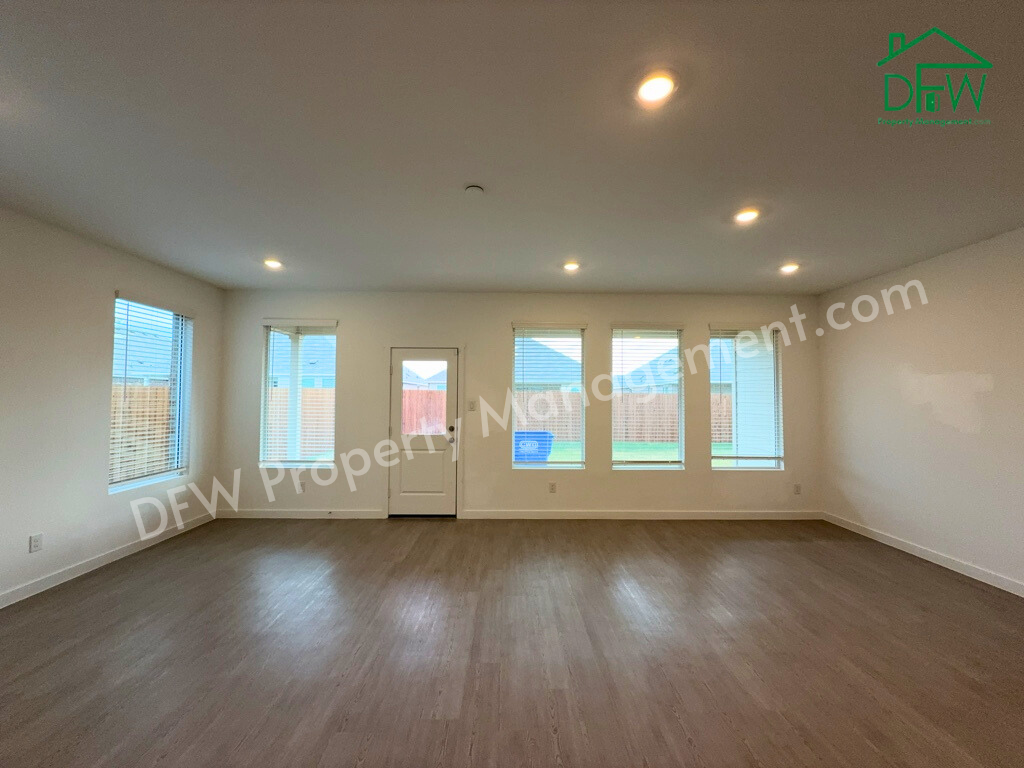 537 Mill Trace Way - Photo 7 of 40